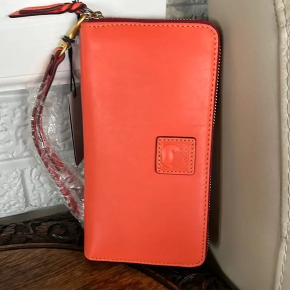 FLORENTINE LARGE ZIP AROUND WRISTLET - Picture 1 of 14